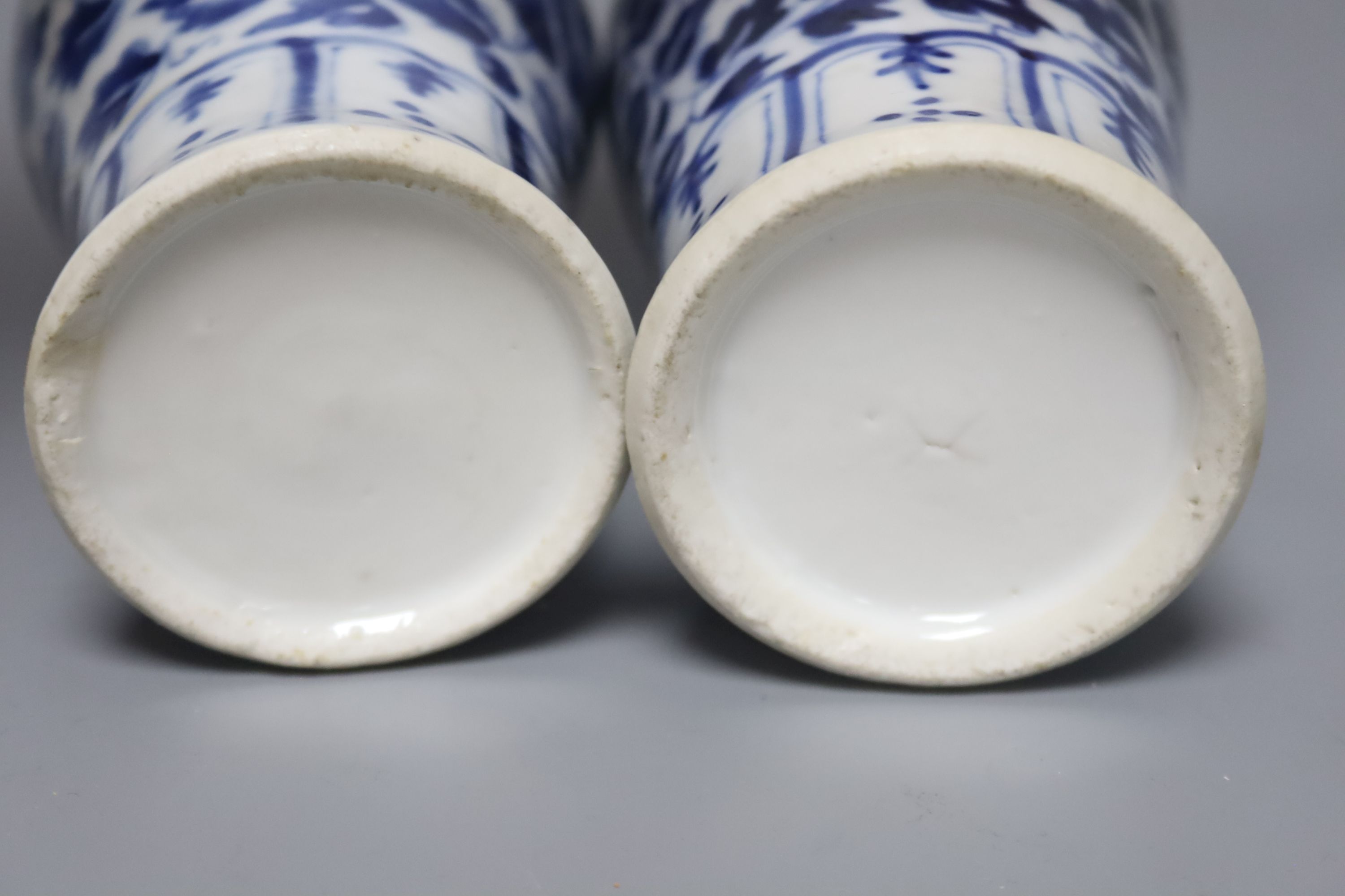 Two Chinese blue and white vases, c.1900, height 15cm